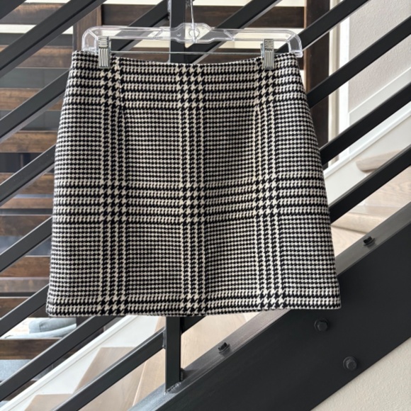 H&M Dresses & Skirts - H & M Skirt